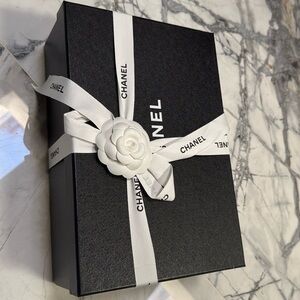 Chanel Ribbon and Flower 🖤🤍